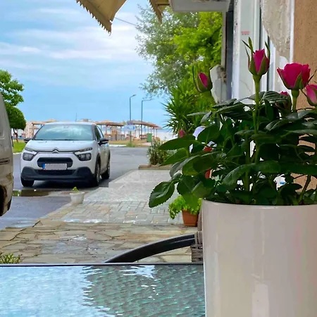 Kallisto's , 30m From The Sea , * ניאה פלאגיה